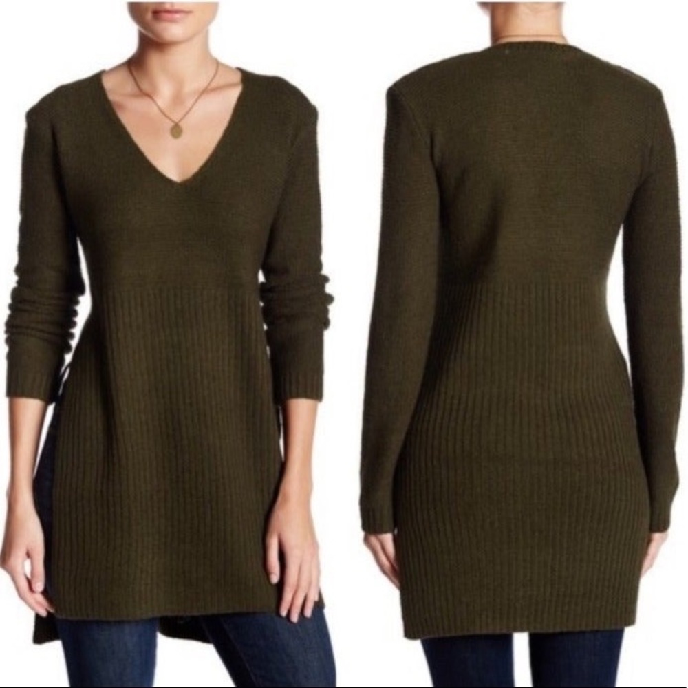 Astr Green V-Neck Ribbed Sweater